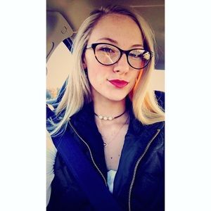 Meet your Posher, Abby